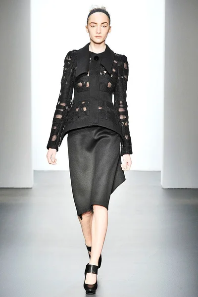 Look 15